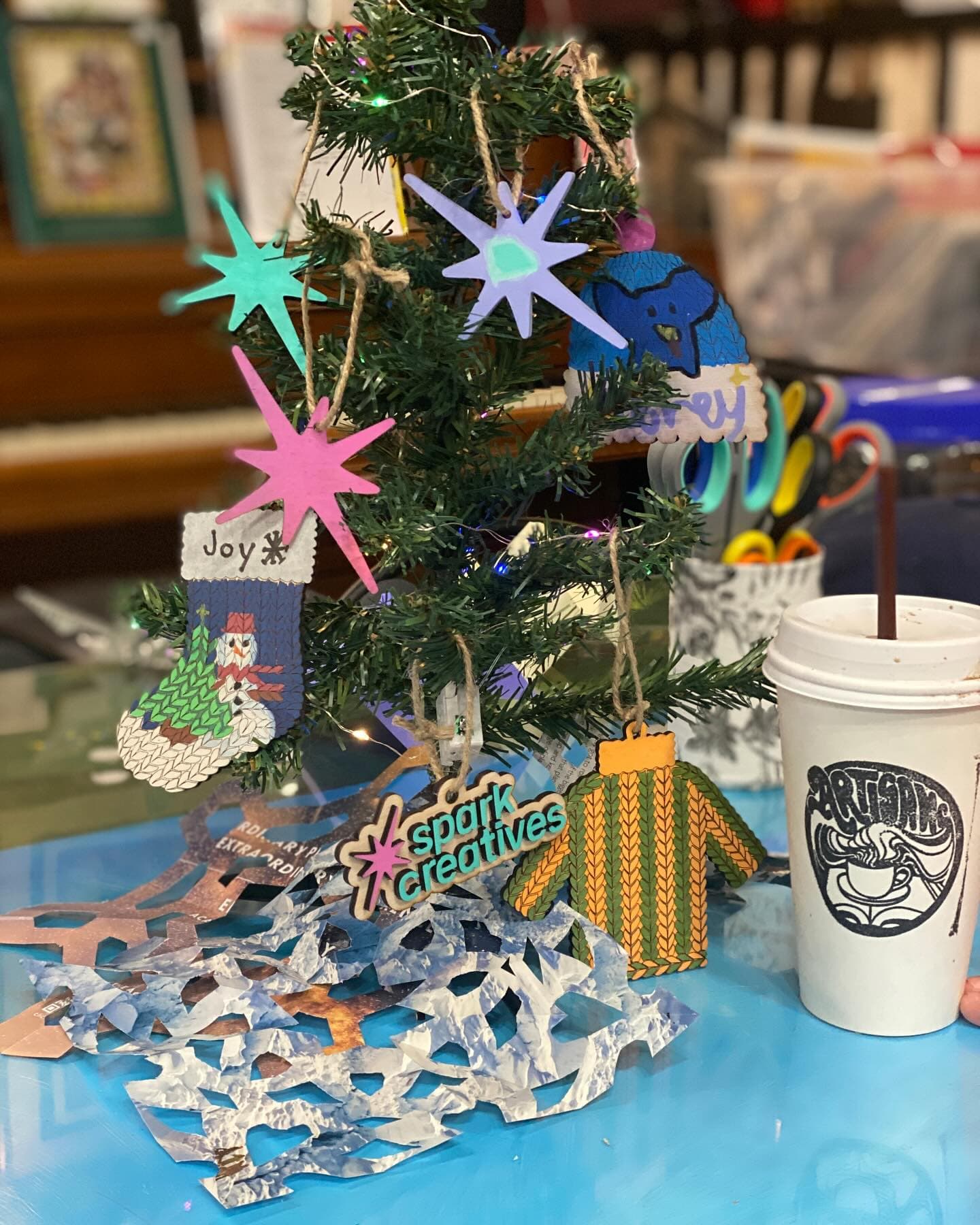 <p>A lovely meet up with members tonight at @artisansbooksandcoffee acrylic painting ornaments for a festive last meetup for 2024. We will see you all in 2025 on January 8th. #MakeSomething #KeepMaking #SupportSmallBusiness #Community #HappyHolidays</p>